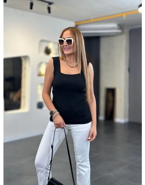 Kare Yaka Kalın Askılı Beyaz Triko Bluz