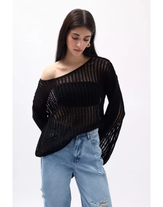 Kayık Yaka Ajurlu Bluz
