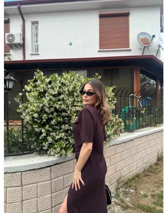 Kısa Kollu Uzun Yandan Yırtmaçlı Elbise - Kahverengi