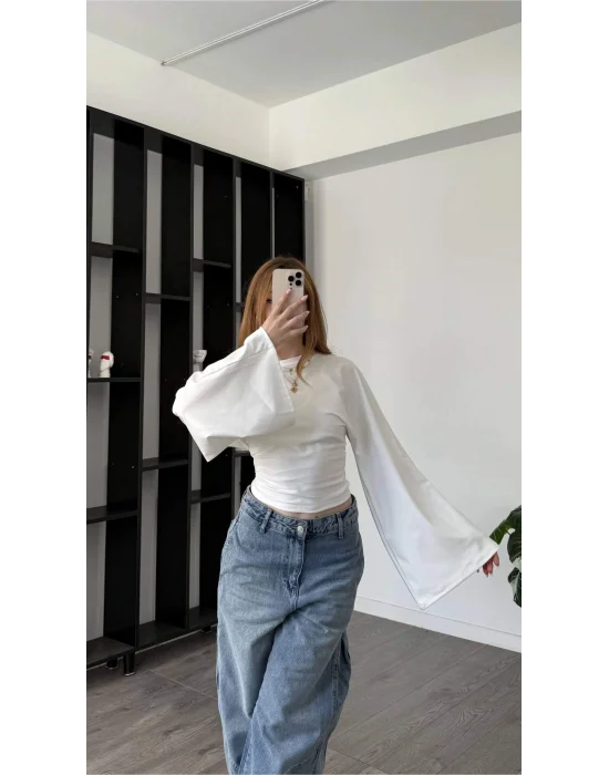 MetuCa Kadın Beyaz Yüksek Yaka Dramatik Geniş Kollu Vücudu Saran Dalgıç Kumaş Crop Bluz