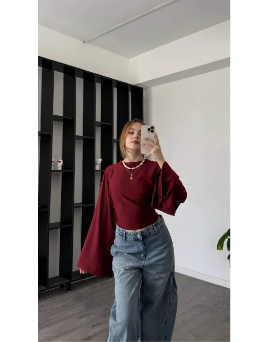 MetuCa Kadın Bordo Yüksek Yaka Dramatik Geniş Kollu Vücudu Saran Dalgıç Kumaş Crop Bluz