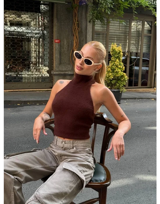 MetuCa Kadın Kahverengi Balıkçı Halter Yaka Sırtı Açık Yumuşak Dokulu Tüylü Triko Büstiyer Bluz