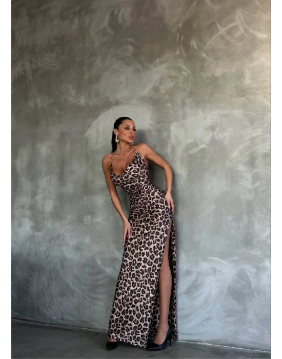 MetuCa Kadın Leopar Desenli Zincir Askılı Sırt Dekolteli Yırtmaçlı Saten Abiye Maxi Elbise