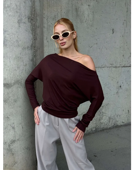 MetuCa Kadın Kahverengi Düşük Omuz Kayık Yaka Drapeli Uzun Kollu Vücudu Saran Bluz