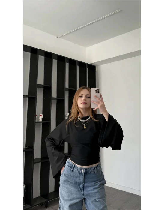 MetuCa Kadın Siyah Yüksek Yaka Dramatik Geniş Kollu Vücudu Saran Dalgıç Kumaş Crop Bluz