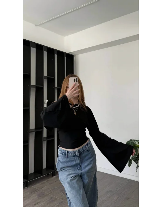 MetuCa Kadın Siyah Yüksek Yaka Dramatik Geniş Kollu Vücudu Saran Dalgıç Kumaş Crop Bluz