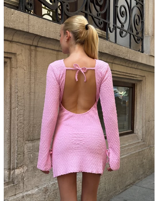 MetuCa Sırt Dekolteli Dokulu Mini Elbise – Uzun Kollu, Pembe