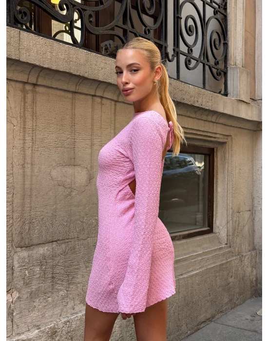 MetuCa Sırt Dekolteli Dokulu Mini Elbise – Uzun Kollu, Pembe
