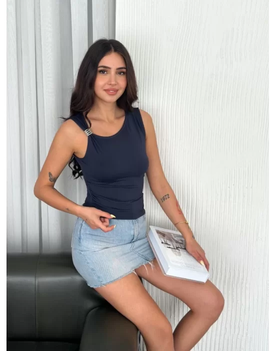 Osy Modal Yumuşak Dokulu Kumaş Bisiklet Yaka Sıfır Kol Bluz Omuz Toka Aksesuar Detaylı - Lacivert