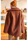 Kadın Kahverengi Oversize Düğmeli Cepli Kuzu Peluş Kürklü Kapüşonlu Kaban Mont