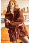 Kadın Kahverengi Oversize Düğmeli Cepli Kuzu Peluş Kürklü Kapüşonlu Kaban Mont