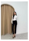Kadın Siyah Kemerli Dar Paça Pantolon – Şıklığın Ve Rahatlığın Buluşması!