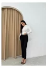 Kadın Siyah Kemerli Dar Paça Pantolon – Şıklığın Ve Rahatlığın Buluşması!