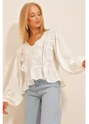 Kadın Beyaz V Yaka Fisto İşlemeli Nakışlı Volanlı Peplum Keten Pinterest Bluz