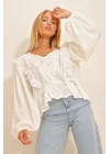Kadın Beyaz V Yaka Fisto İşlemeli Nakışlı Volanlı Peplum Keten Pinterest Bluz