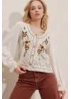 Kadın Ekru Çiçek Nakışlı Ajurlu Örgü Gövdeli Balon Kol Düğmeli Bohem Bluz