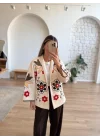 Kadın Bej Renkli Çiçek Nakışlı Biyeli Kimono Kol Kaşe Kumaş Kısa Kaban Ceket