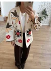 Kadın Bej Renkli Çiçek Nakışlı Biyeli Kimono Kol Kaşe Kumaş Kısa Kaban Ceket