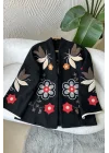 Kadın Siyah Renkli Çiçek Nakışlı Biyeli Kimono Kol Kaşe Kumaş Kısa Kaban Ceket