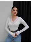 Kadın Beyaz V Yaka Dantel Detaylı Uzun Kollu Esnek Viskon Bluz