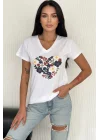 Kadın Beyaz V Yaka Kalp Formunda Çiçek Nakışlı ve Renkli İşlemeli Pamuklu Tişört