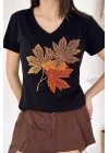 Kadın Siyah V Yaka Akçaağaç Yaprak Nakışlı %100 Pamuklu Premium Tişört