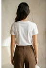 Kadın Beyaz V Yaka Fisto Nakışlı ve Taşlı Pamuklu Tişört