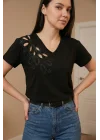Kadın Siyah V Yaka Fisto Nakışlı Taşlı Pamuklu Tişört