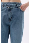 Asimetrik Bel Paça Yırtmaçlı Jean