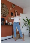 Beyaz Püskül Detaylı Bluz