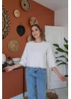 Beyaz Püskül Detaylı Bluz