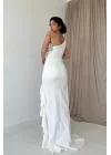 Siyah Yırtmaçlı Volanlı Elbise