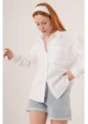 Kabartma Desenli Tek Cepli Düğmeli Beyaz Gömlek