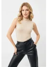 Kadın Bej Yarım Balıkçı Yaka Kolsuz Pamuklu Basic Body Bluz