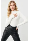 Kadın Beyaz Balıkçı Yaka Parmak Geçmeli Pamuklu Body Bluz