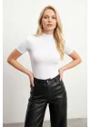 Kadın Beyaz Yarım Balıkçı Yaka Kısa Kollu Esnek Likralı Pamuklu Basic Bluz