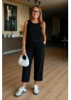 Kadın Bisiklet Yaka Kolsuz Bluz Ve Beli Lastikli Kısa Paça Pantolon Ikili Takım