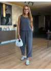Kadın Bisiklet Yaka Kolsuz Bluz Ve Beli Lastikli Kısa Paça Pantolon Ikili Takım