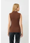 Kadın Kahverengi Yarım Balıkçı Yaka Kolsuz Pamuklu Basic Body Bluz