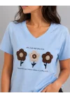 Kadın Mavi V Yaka %100 Pamuklu Boncuk Nakış İşlemeli T-Shirt Çiçekli
