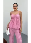 Kadın Pembe  Dokulu Askılı Üst Ve Bol Paça Pantolon 2’li Takım