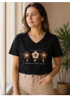 Kadın Siyah V Yaka %100 Pamuklu Boncuk Nakış İşlemeli T-Shirt Çiçekli