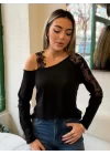 Kadın Tek Omuzu Açık Askılı Dantelli Viskon Bluz