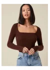 MetuCa Kadın Kahverengi Kare Yaka Uzun Kollu Vücudu Saran İpek Jarse Kumaş Basic Bluz Badic