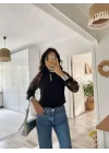 Kadın Uzun Kollu Göğüs Pencere Detay Yaka Boğazlı Kolları Tüllü Sandy Bluz