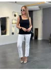 Kare Yaka Kalın Askılı Beyaz Triko Bluz