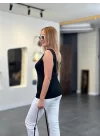 Kare Yaka Kalın Askılı Beyaz Triko Bluz