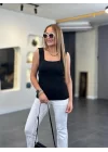 Kare Yaka Kalın Askılı Beyaz Triko Bluz