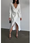 KRUVAZE BROŞ DETAYLI ELBİSE - Beyaz