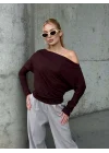 MetuCa Kadın Kahverengi Düşük Omuz Kayık Yaka Drapeli Uzun Kollu Vücudu Saran Bluz